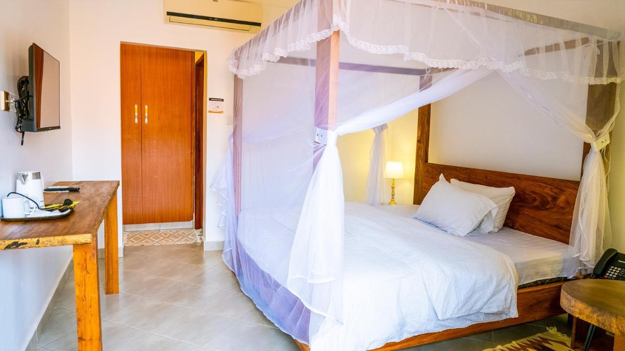 Explorers Hub Kampala Extérieur photo
