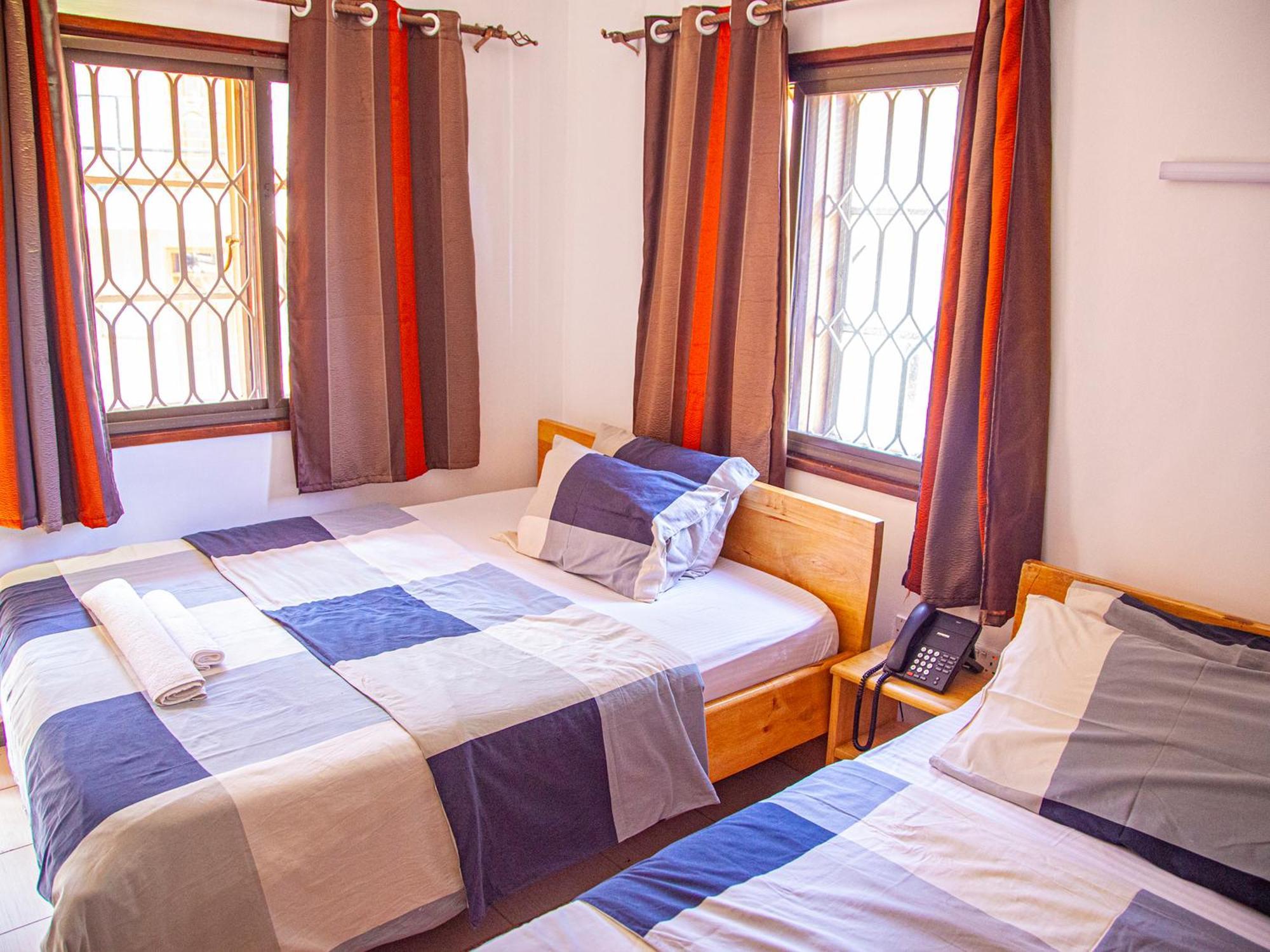 Explorers Hub Kampala Extérieur photo