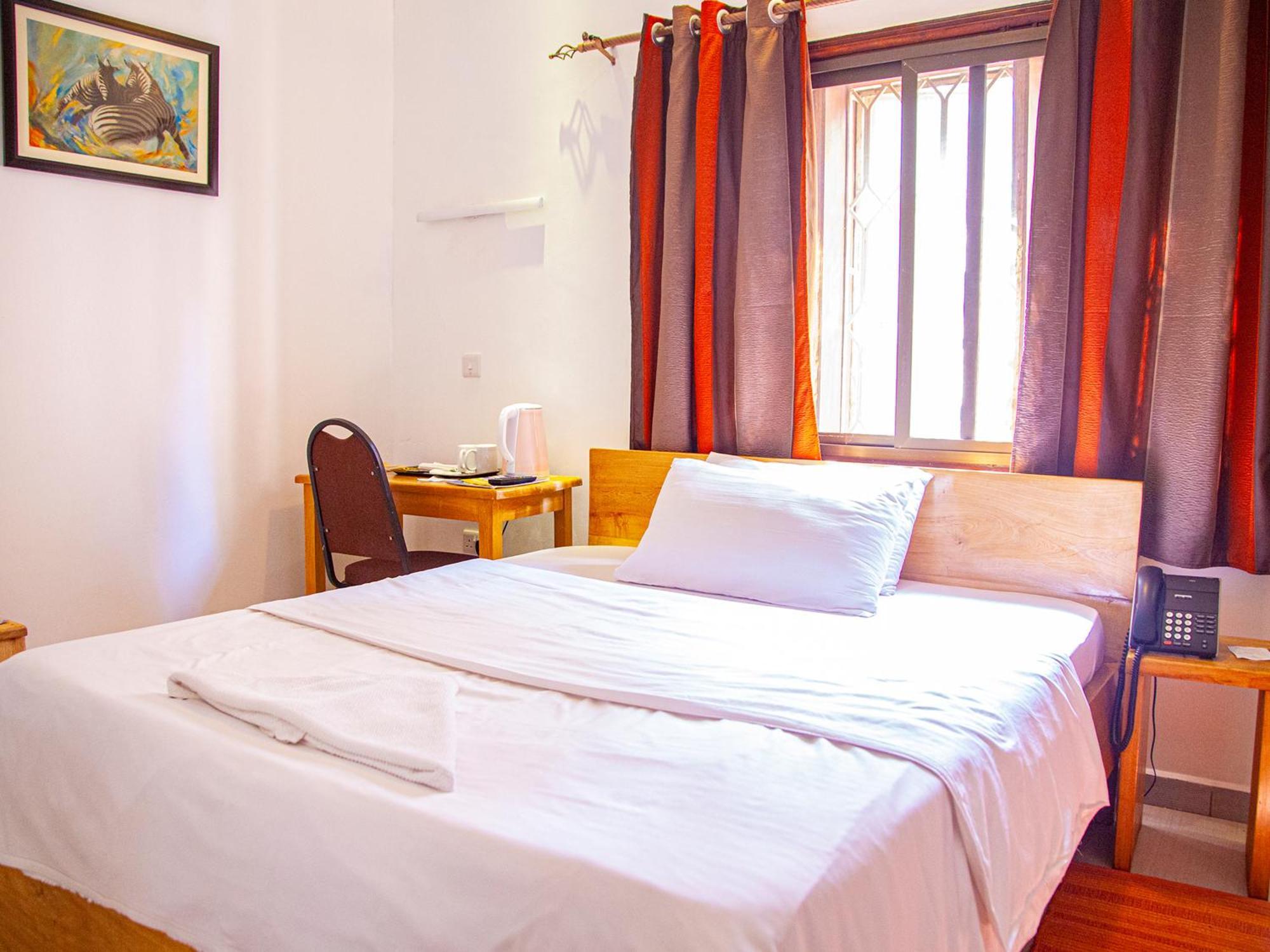 Explorers Hub Kampala Extérieur photo