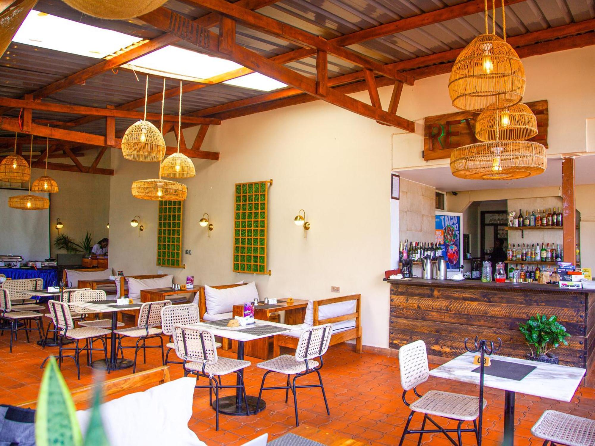 Explorers Hub Kampala Extérieur photo