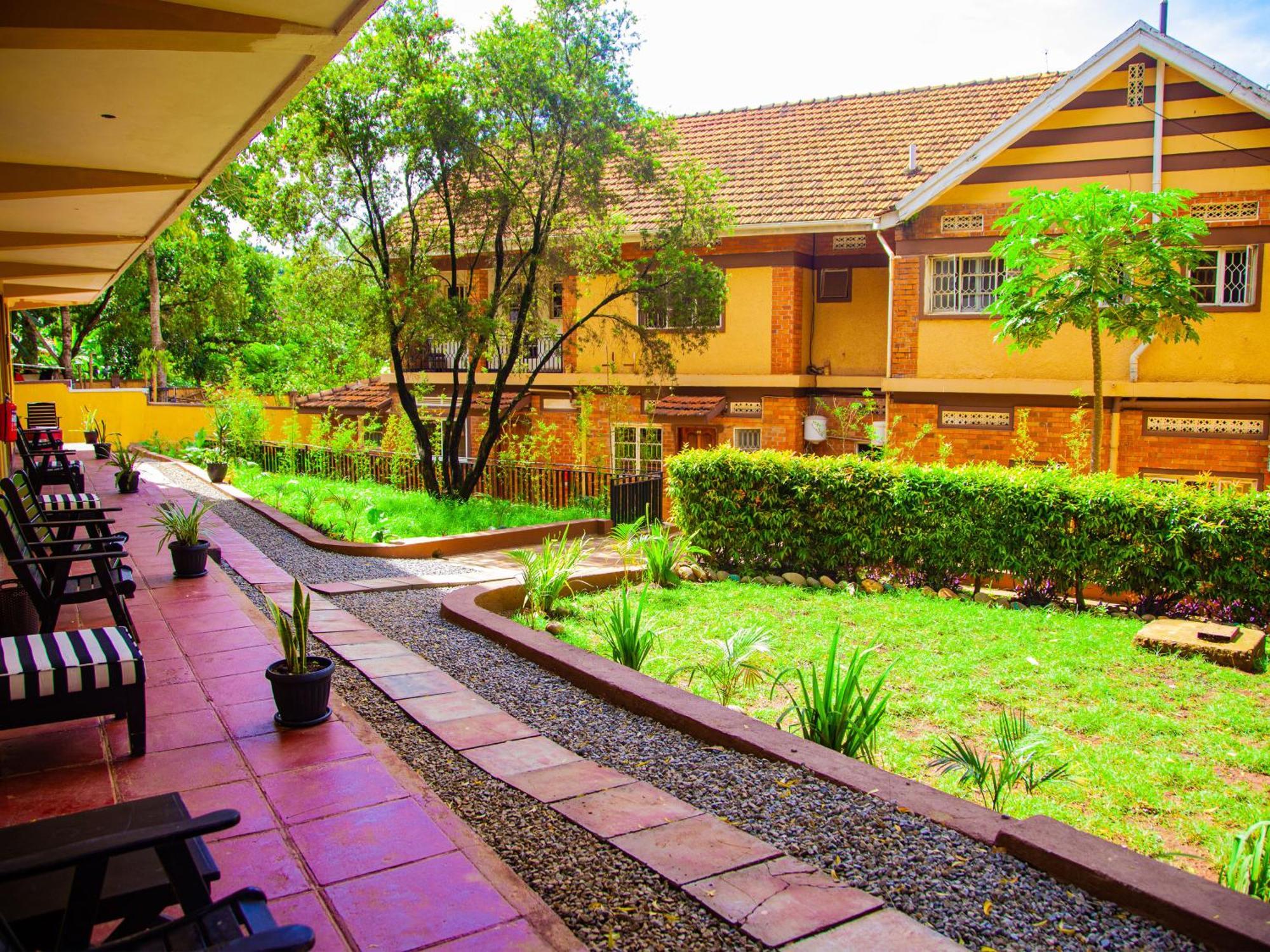 Explorers Hub Kampala Extérieur photo