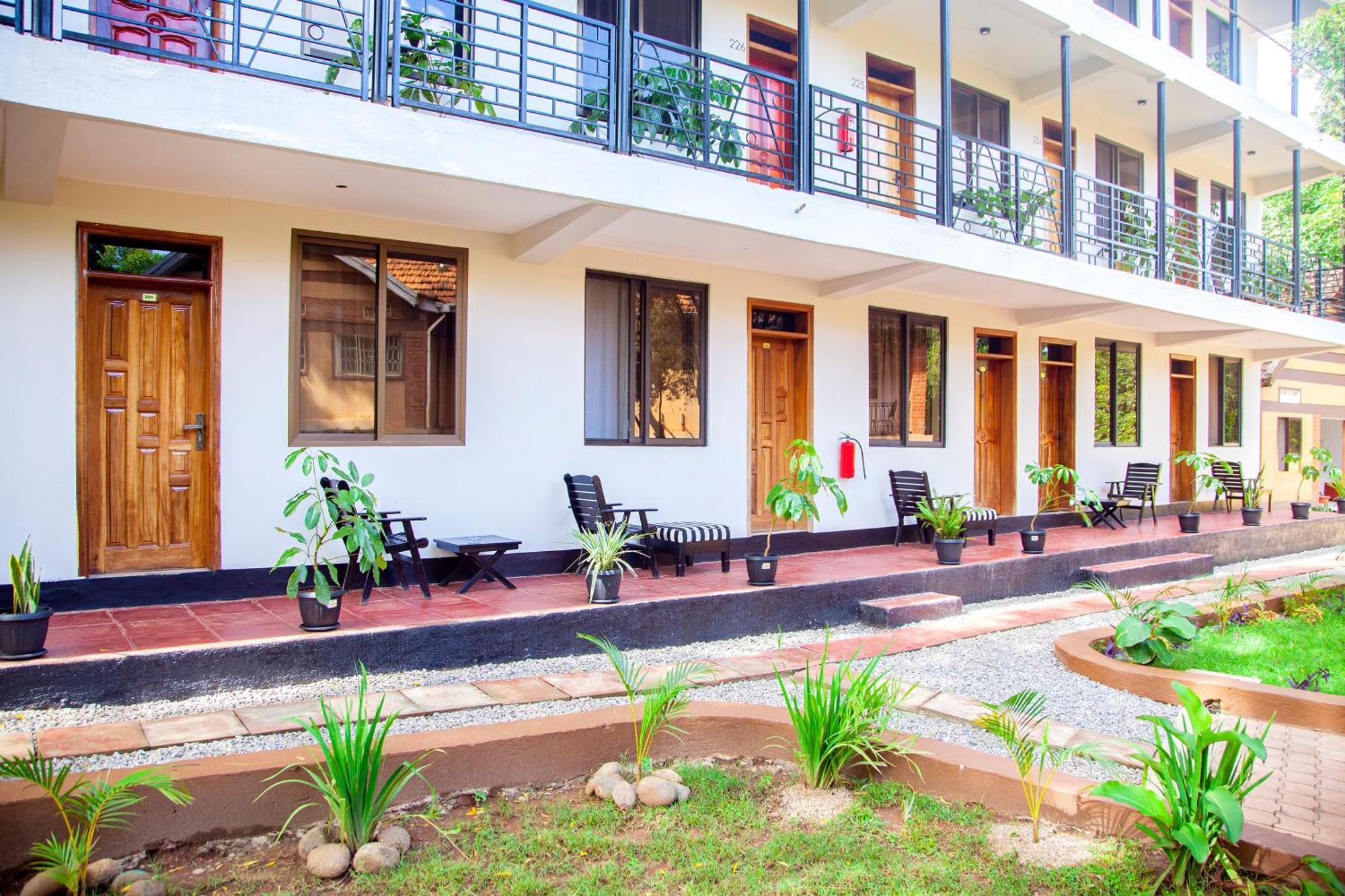 Explorers Hub Kampala Extérieur photo
