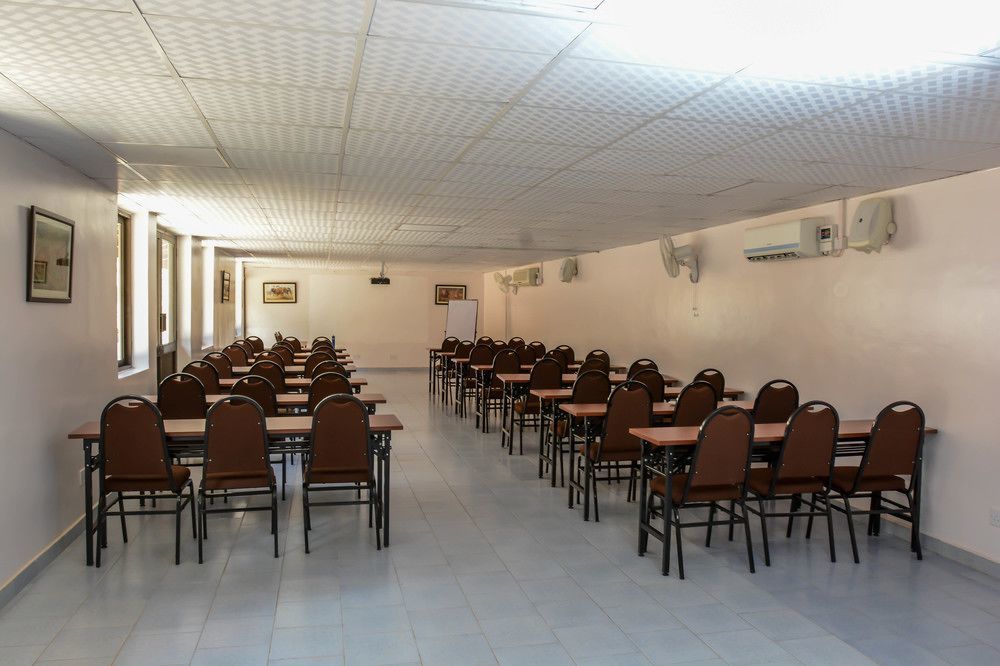 Explorers Hub Kampala Extérieur photo
